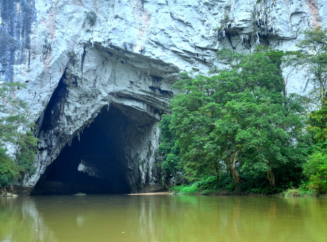 2-day Ba Be lake small group tour, Puong cave